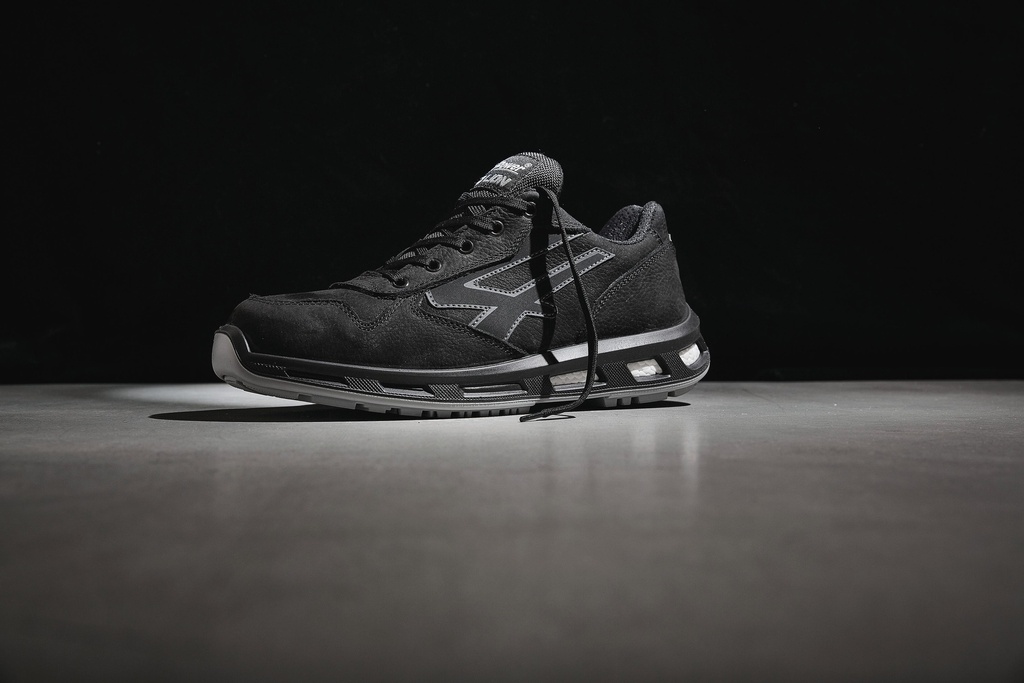 Carbon safety shoes