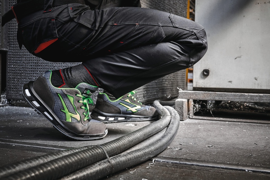 Point safety shoes