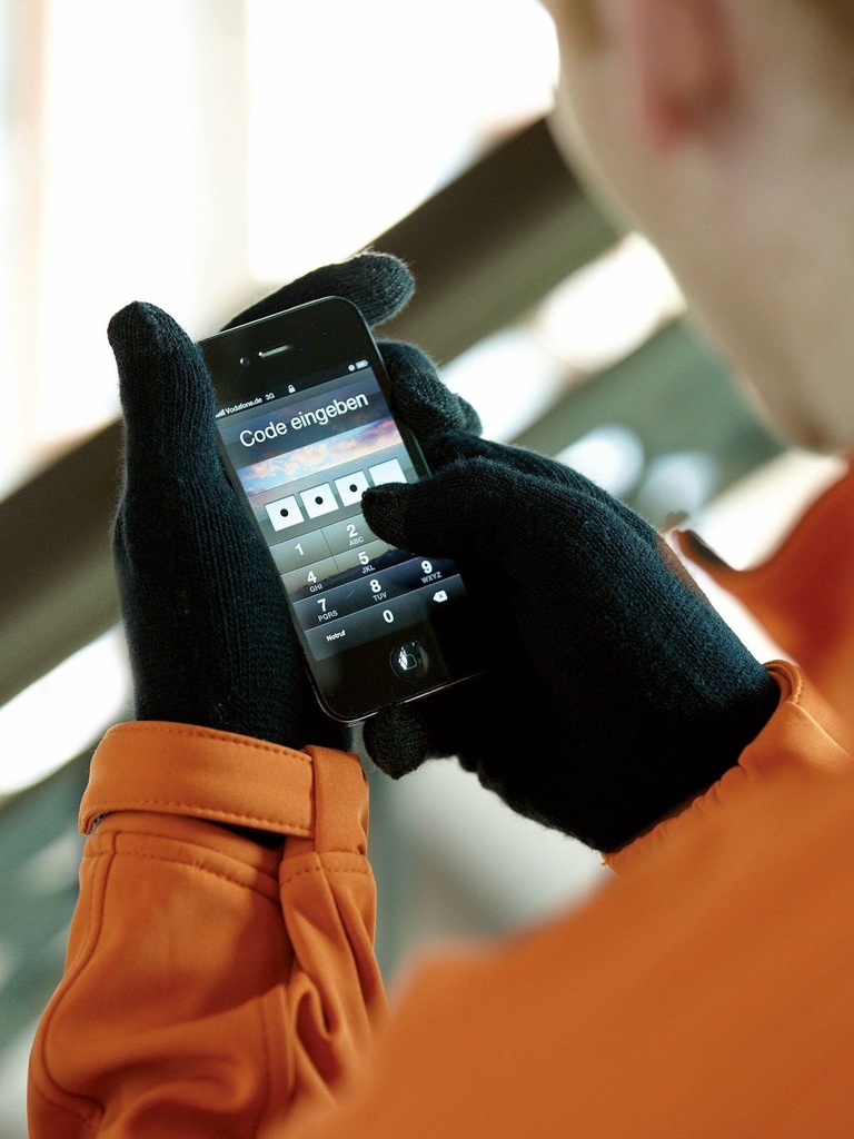 Touch-Screen Knitted Gloves · 2