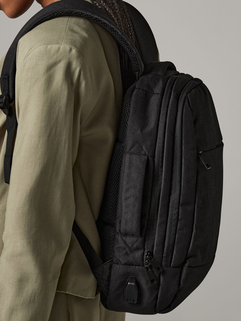Q-Tech Charge Convertible Backpack · 2