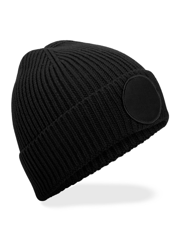 Berretto in maglia a costine con patch circolare