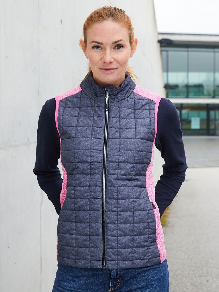 Gilet in pile trapuntato con cuciture a contrasto