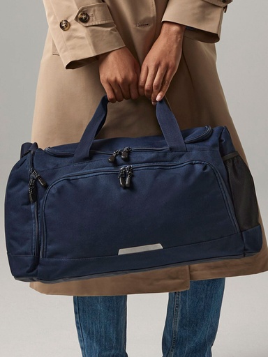 Borsa da viaggio sportiva con dettagli riflettenti e fondo rinforzato