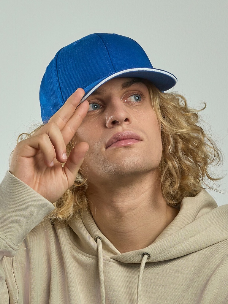 Cappellino a 6 pannelli in cotone biologico e riciclato con visiera sandwich