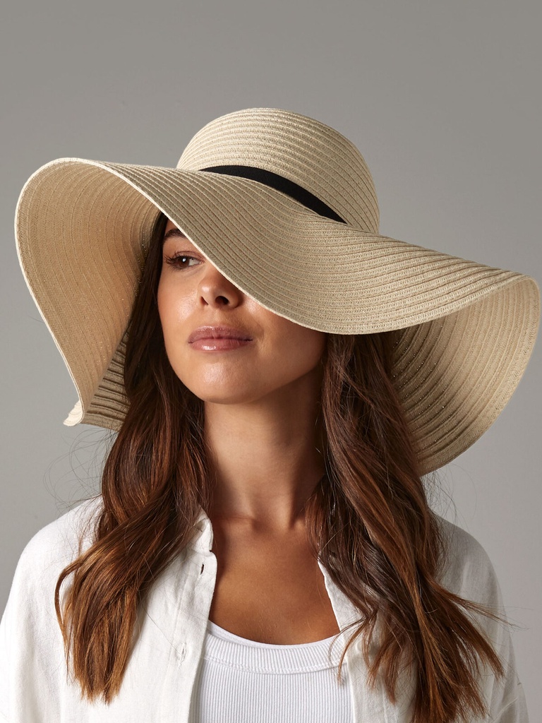 Cappello in paglia a tesa larga