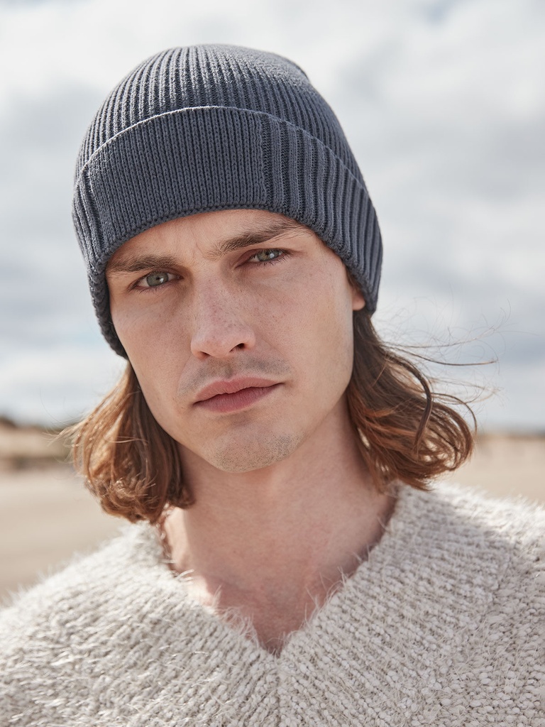 Cuffia in cotone organico con patch e risvolto